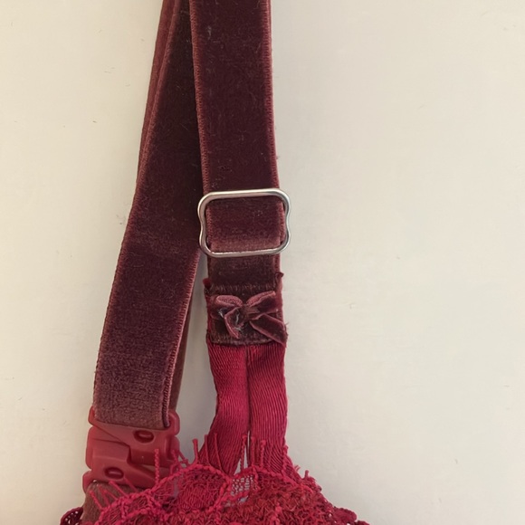 NWOT Victoria's Secret Dark Red Dream Angels Pushup With No Padding Bra 34D - Picture 4 of 11